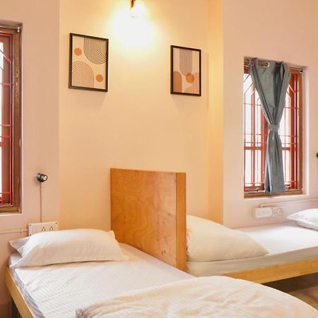 Roambay - Gokulam Hostel Mysore Buitenkant foto
