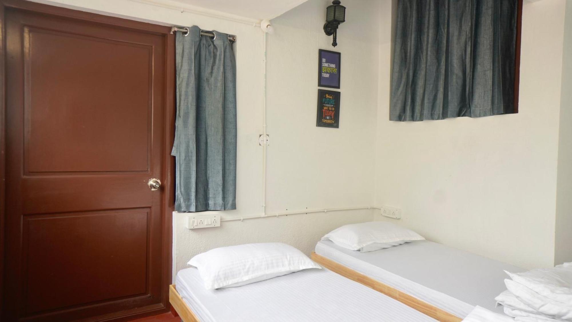 Roambay - Gokulam Hostel Mysore Buitenkant foto