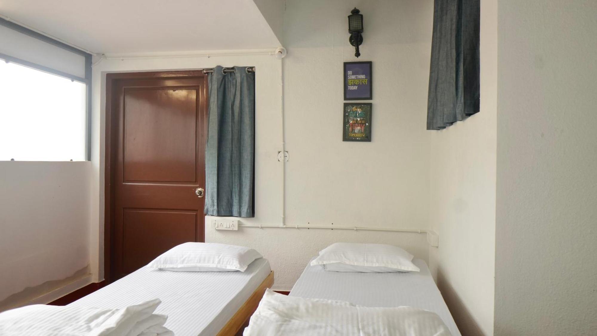 Roambay - Gokulam Hostel Mysore Buitenkant foto