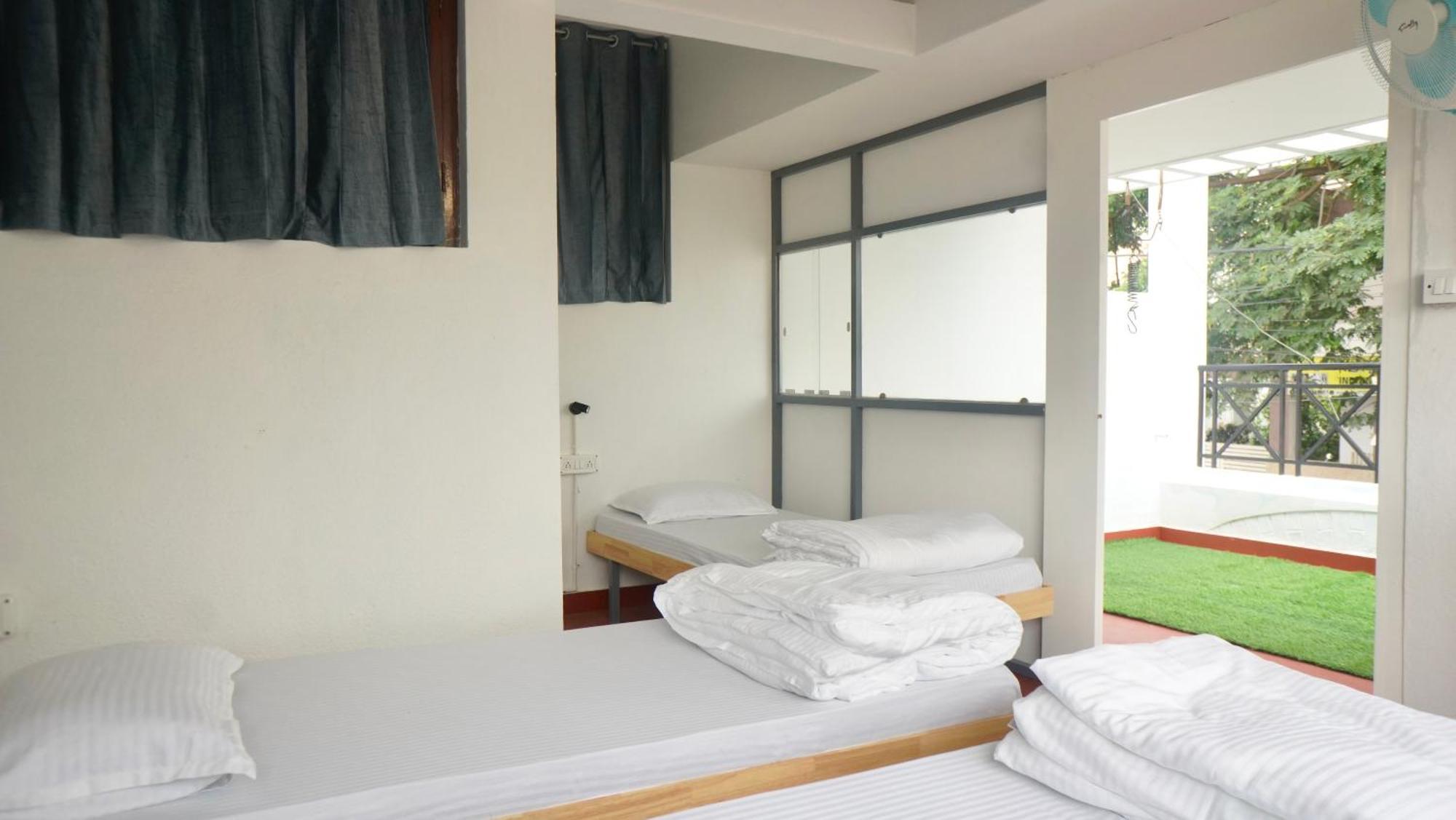 Roambay - Gokulam Hostel Mysore Buitenkant foto
