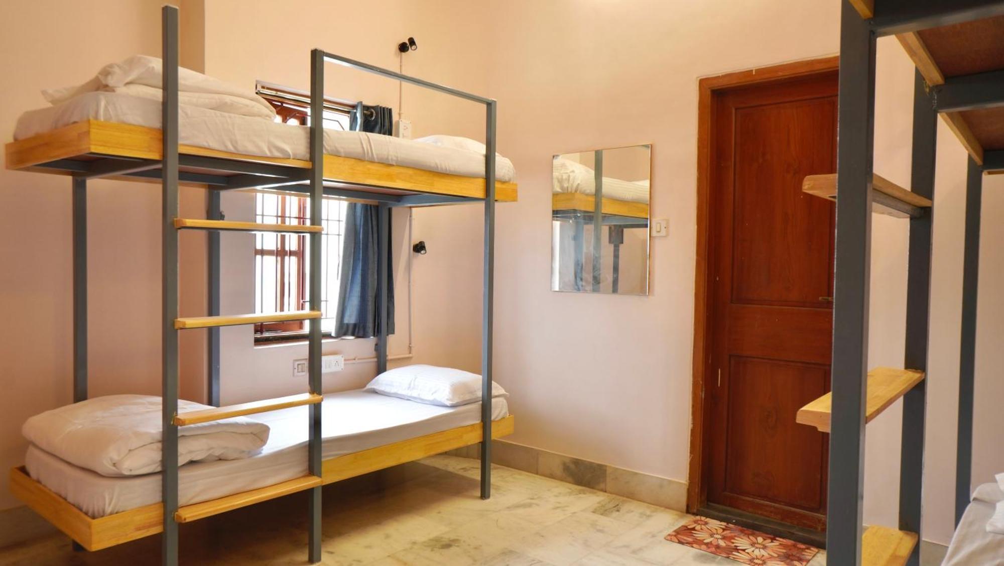 Roambay - Gokulam Hostel Mysore Buitenkant foto