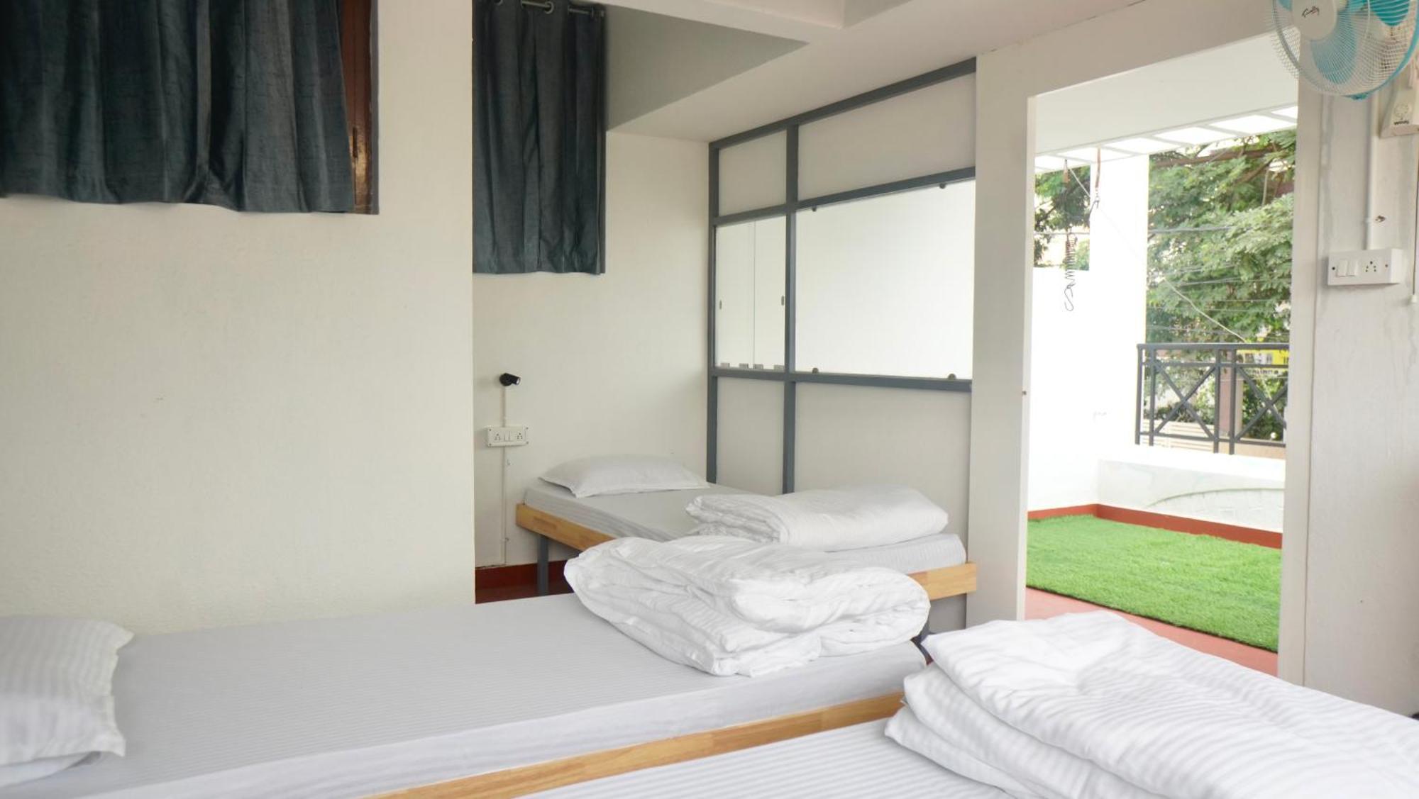 Roambay - Gokulam Hostel Mysore Buitenkant foto