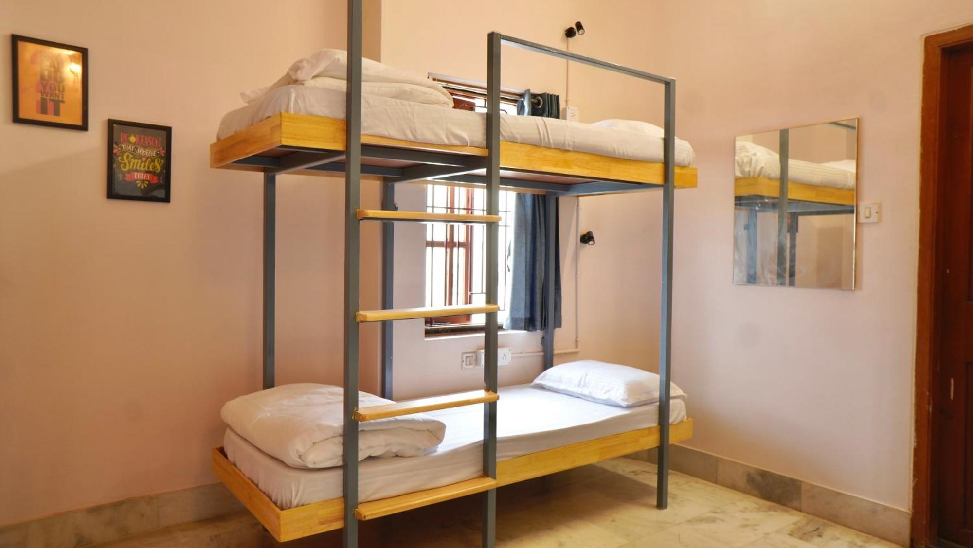 Roambay - Gokulam Hostel Mysore Buitenkant foto