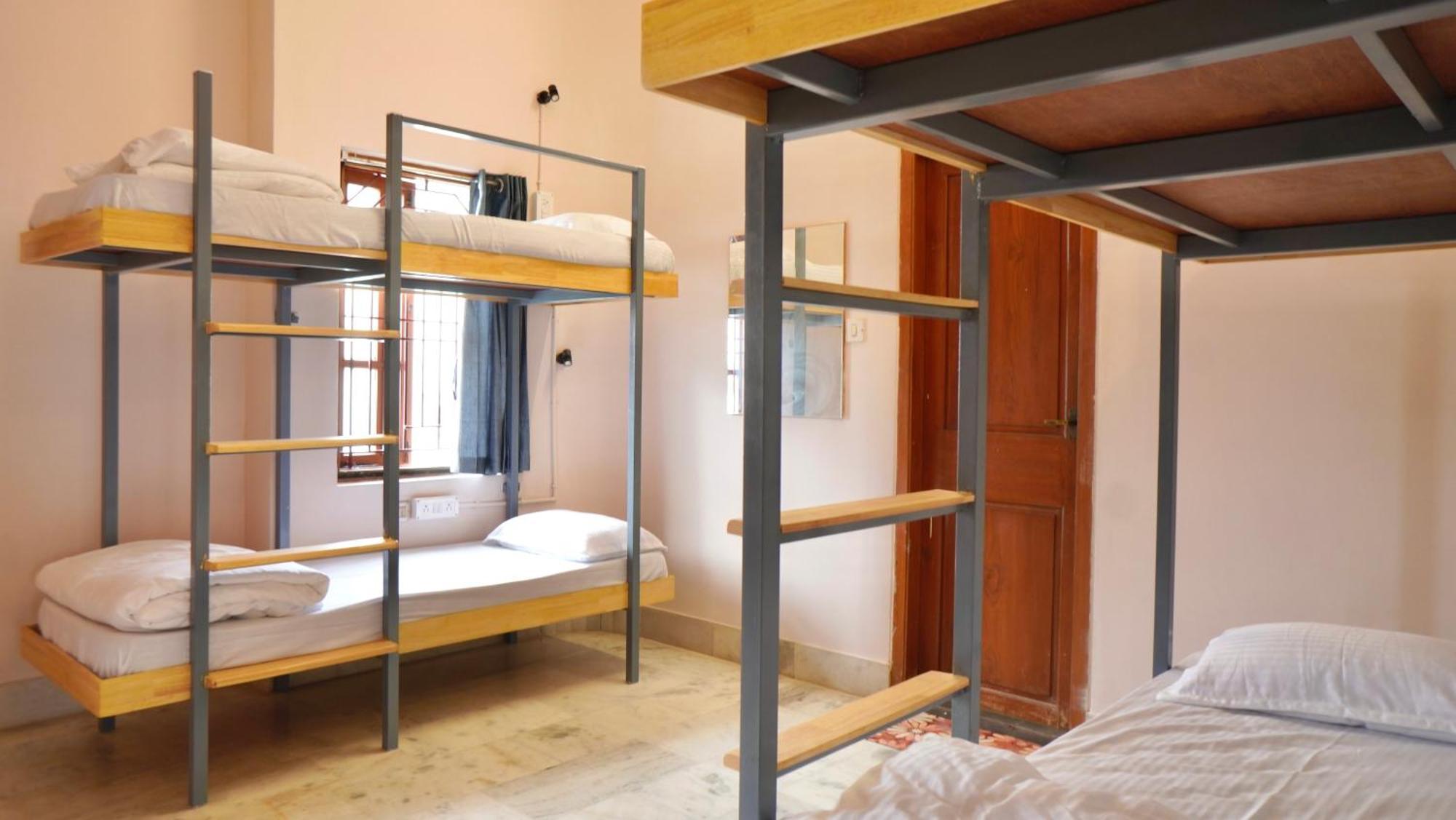 Roambay - Gokulam Hostel Mysore Buitenkant foto