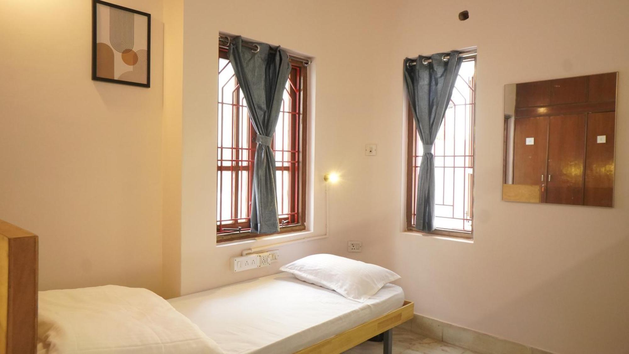 Roambay - Gokulam Hostel Mysore Buitenkant foto