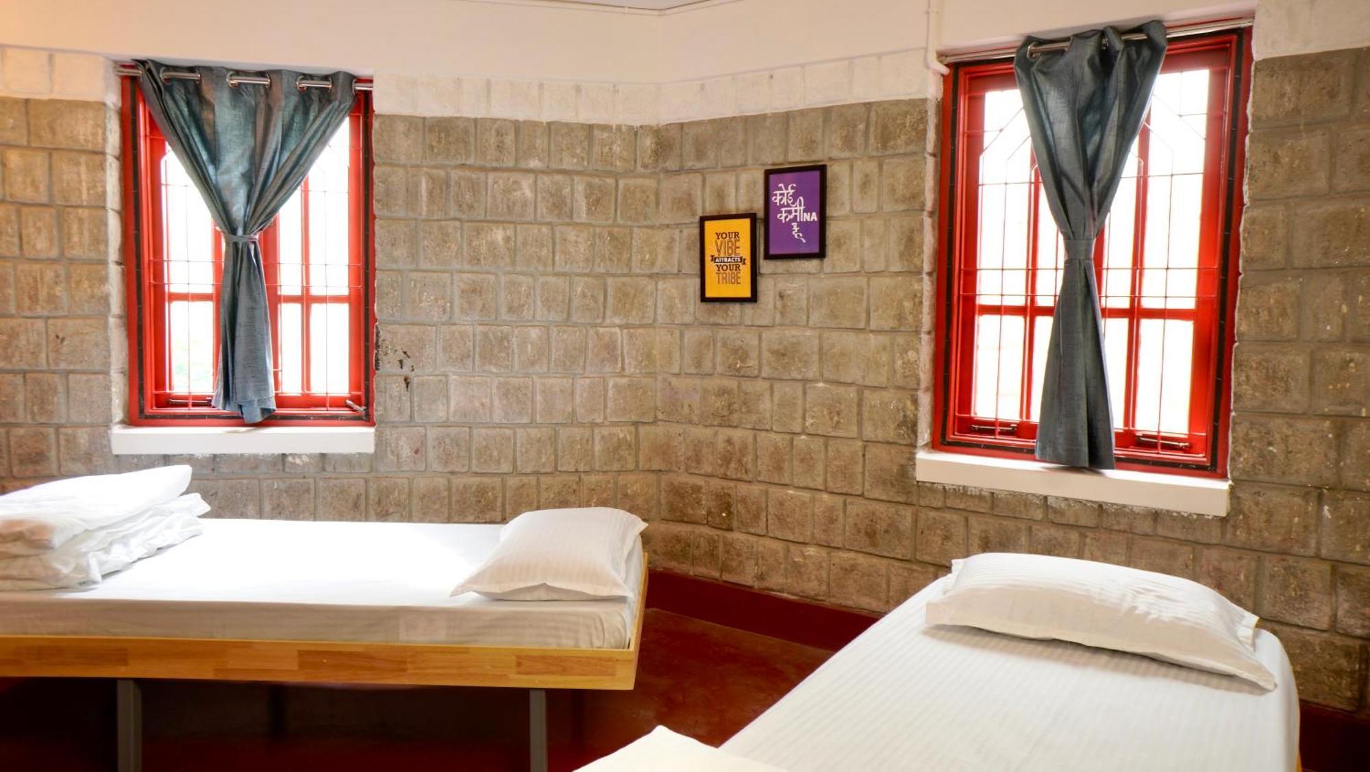 Roambay - Gokulam Hostel Mysore Buitenkant foto