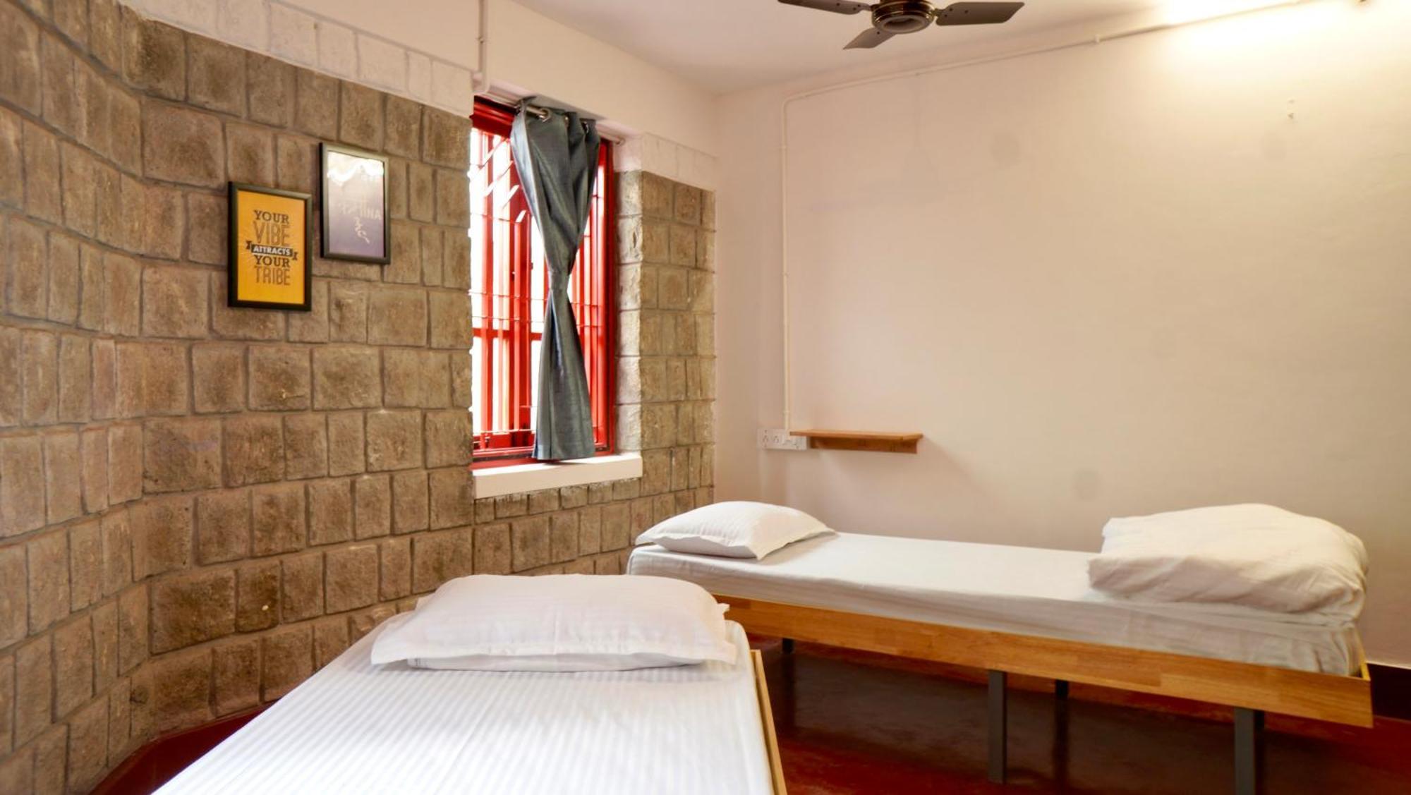 Roambay - Gokulam Hostel Mysore Buitenkant foto