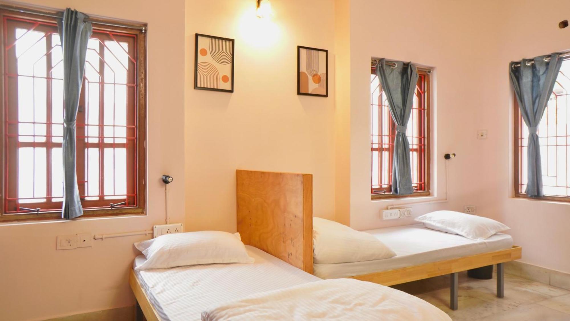 Roambay - Gokulam Hostel Mysore Buitenkant foto