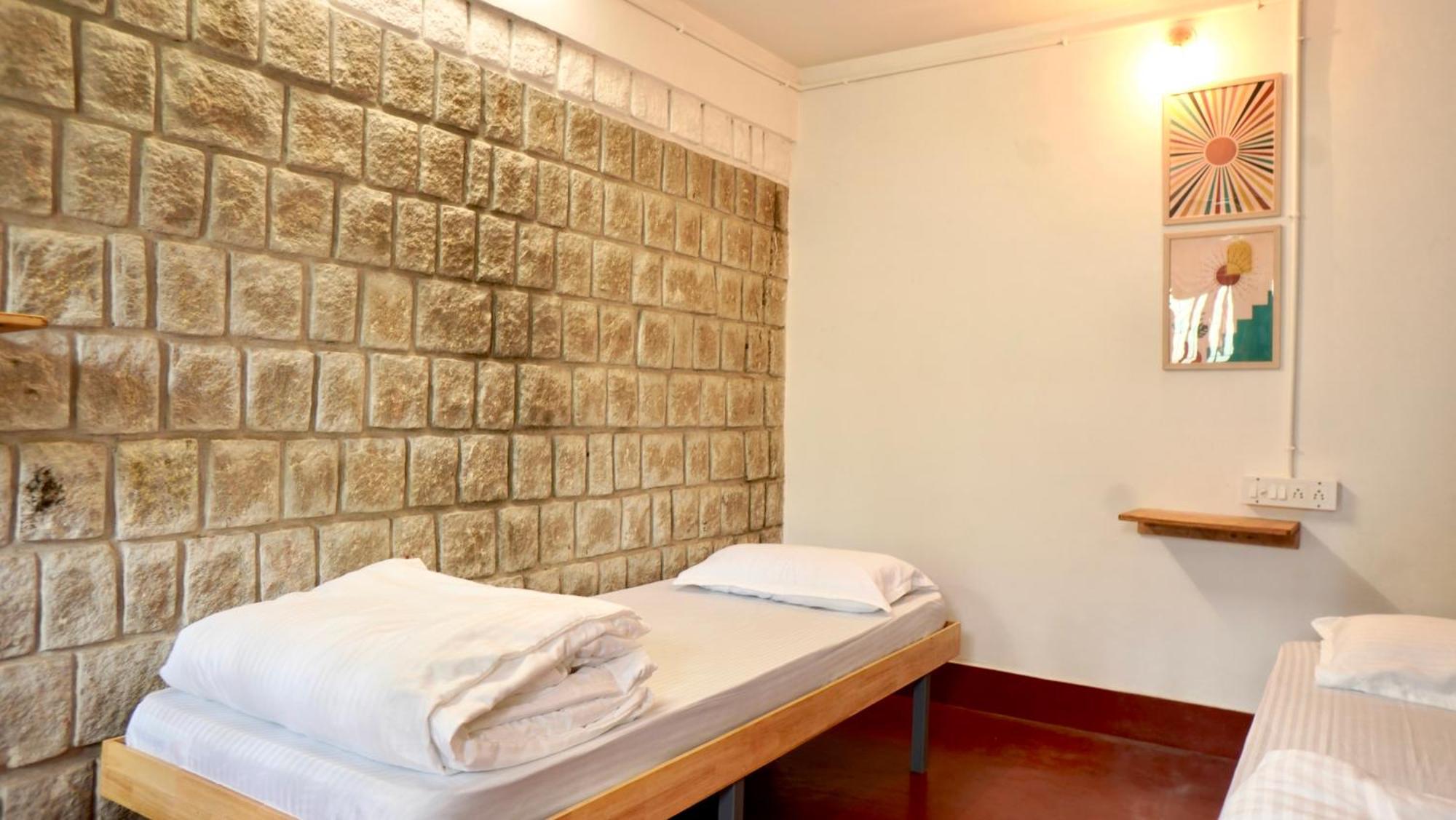 Roambay - Gokulam Hostel Mysore Buitenkant foto