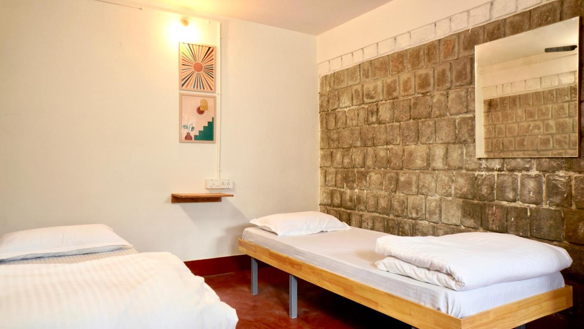 Roambay - Gokulam Hostel Mysore Buitenkant foto