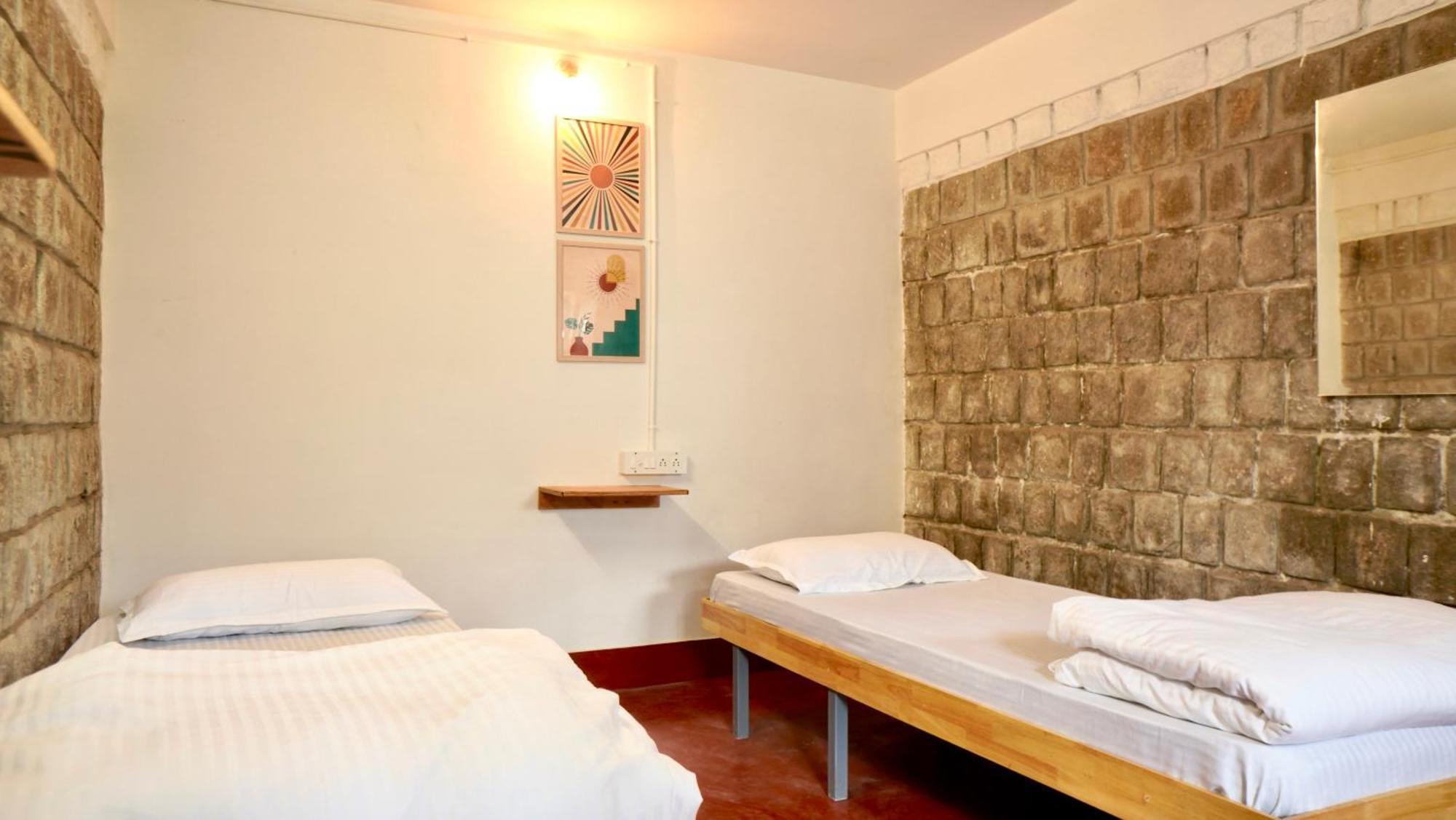 Roambay - Gokulam Hostel Mysore Buitenkant foto
