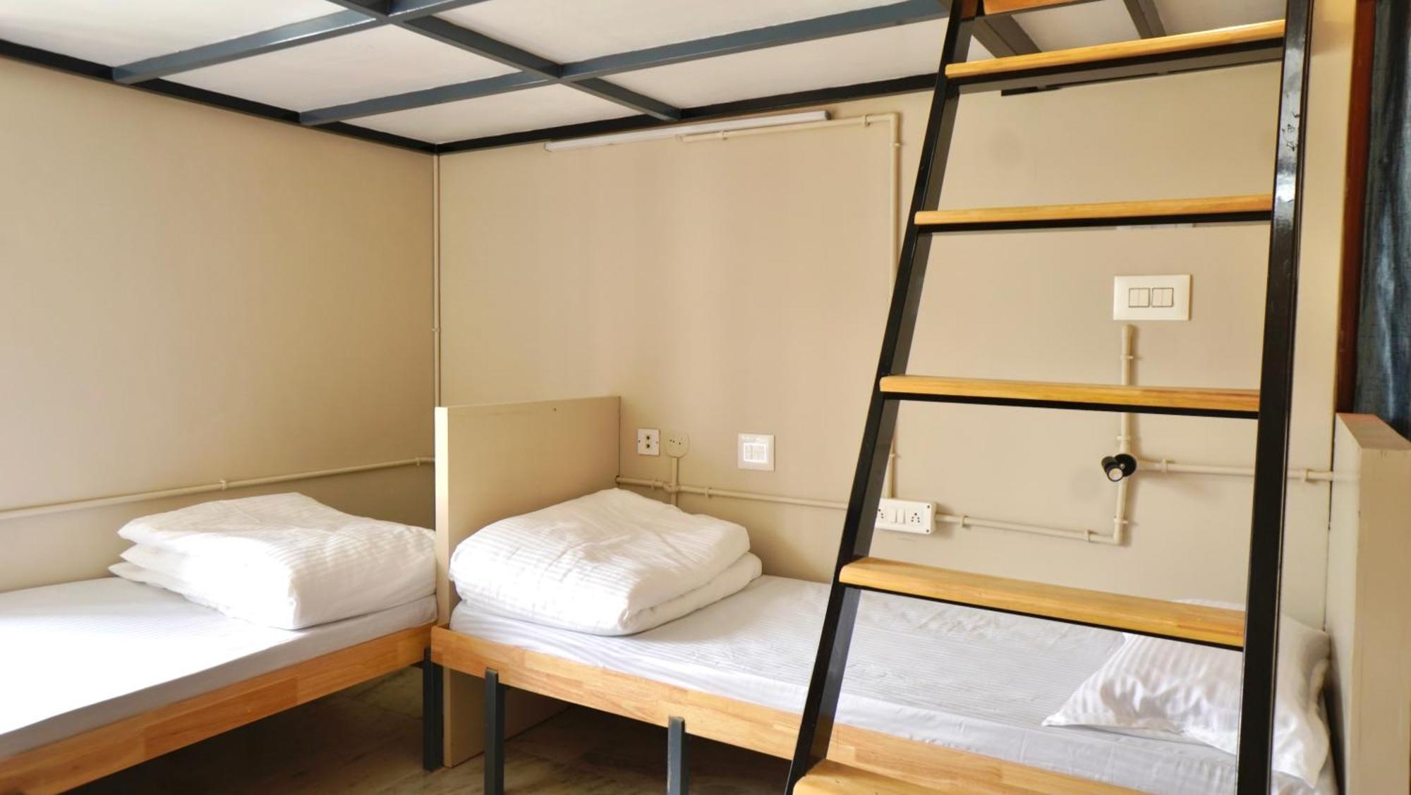 Roambay - Gokulam Hostel Mysore Buitenkant foto